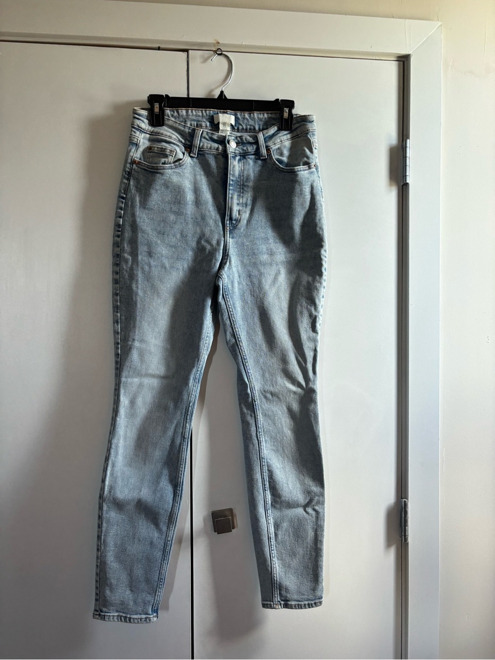 H&M High Rise Tapered Jeans | Light Wash | Size 10 - Picture 4 of 4